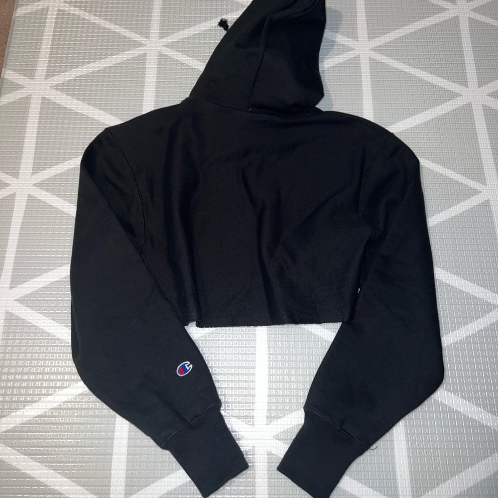 NWT Black Cropped Champion Pullover Hoodie - Picture 5 of 5
